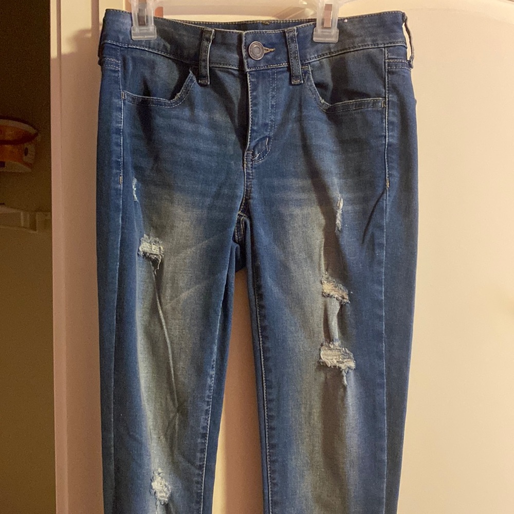 SO jeans. Women’s, minimal holes. fits like XS.